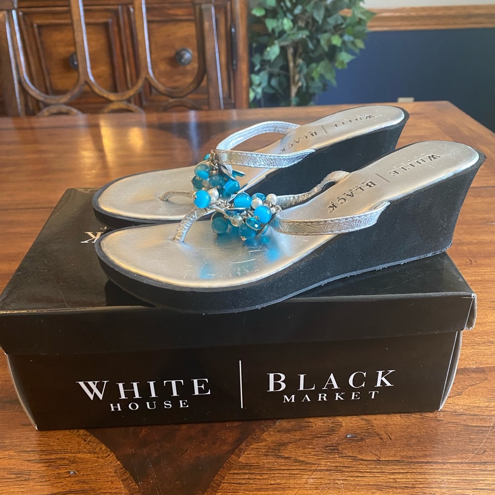 💥Gently Used Thong Beaded Sandal Size 8